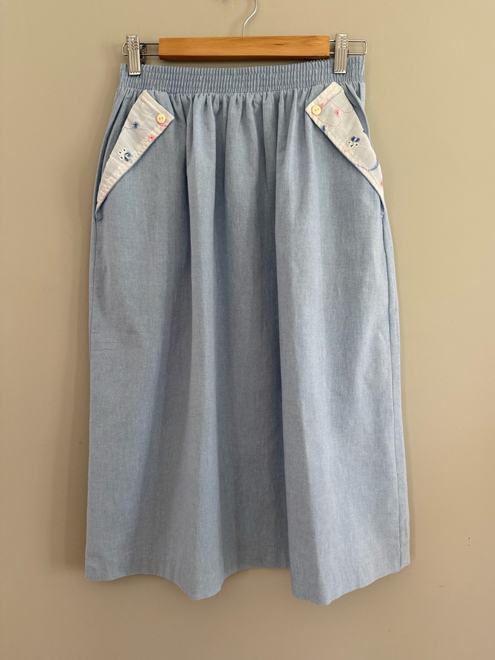 VTG Light Blue Women's Gathered Midi Skirt with Contrast Pocket Trim